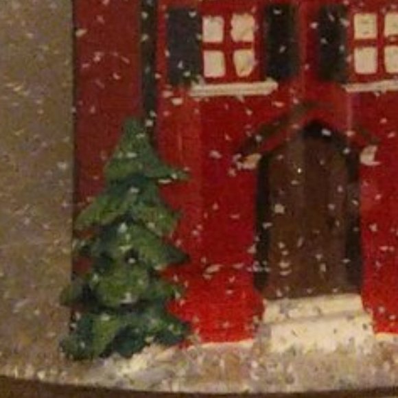 Home in the Snow Snowglobe musical - Here Comes Santa Claus wind-up red house - Picture 8 of 8